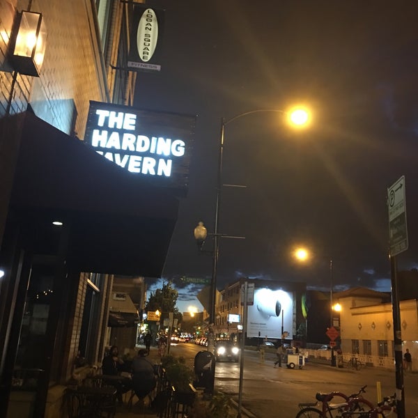Foto tirada no(a) The Harding Tavern por Bojan D. em 9/11/2016