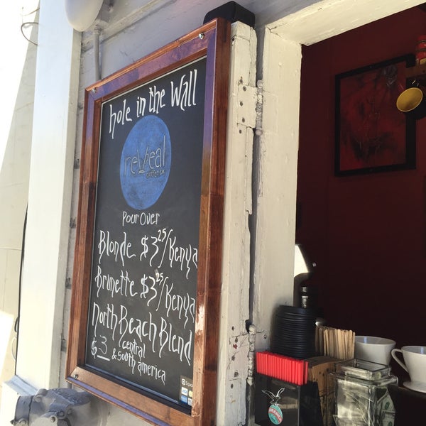 8/12/2015 tarihinde Ewout V.ziyaretçi tarafından Hole in the Wall Coffee'de çekilen fotoğraf