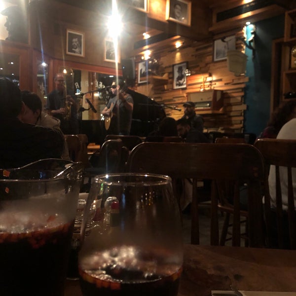 Foto diambil di Café Bar 500 Noches San Cristóbal oleh Kary P. pada 8/4/2019