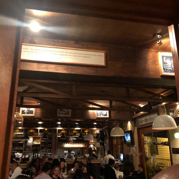 รูปภาพถ่ายที่ Café Bar 500 Noches San Cristóbal โดย Kary P. เมื่อ 8/10/2019