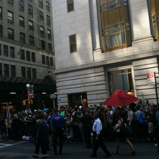 Снимок сделан в Occupy Wall Street пользователем Gary T. 9/17/2012