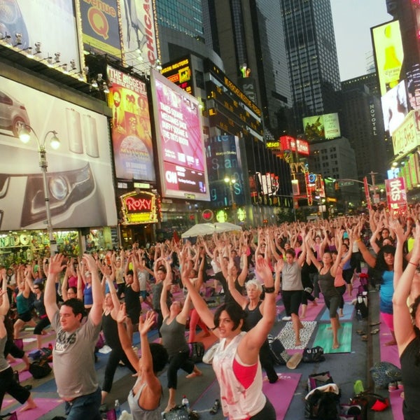 Das Foto wurde bei Solstice In Times Square von Gary T. am 6/22/2013 aufgenommen
