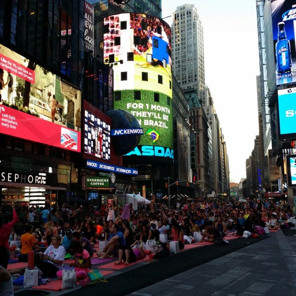 6/22/2014에 Gary T.님이 Solstice In Times Square에서 찍은 사진