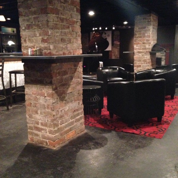 Foto scattata a 10 West Restaurant and Bar da Jane M. il 2/1/2014