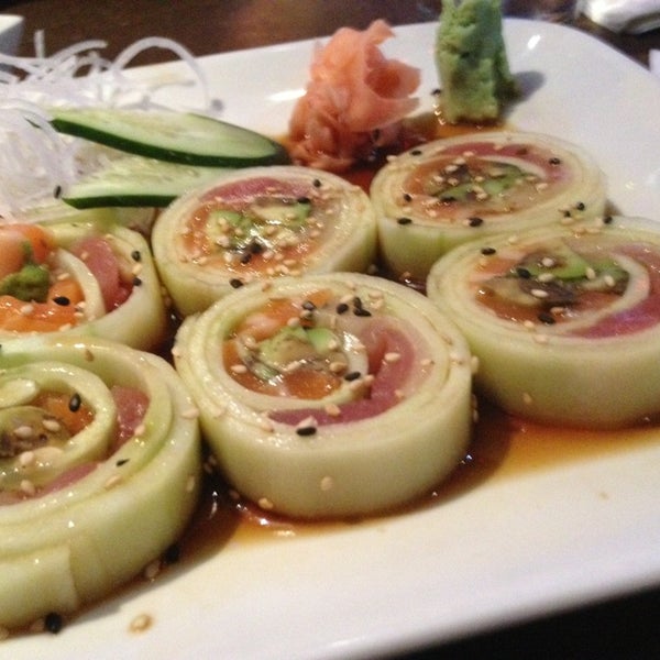 Das Foto wurde bei Sushi Blues Cafe von Kate W. am 1/31/2013 aufgenommen