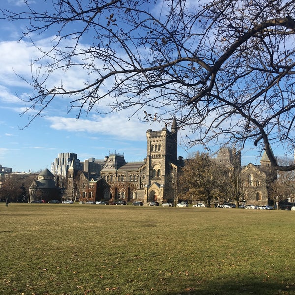 12/2/2017 tarihinde Käyziyaretçi tarafından Toronto Üniversitesi'de çekilen fotoğraf