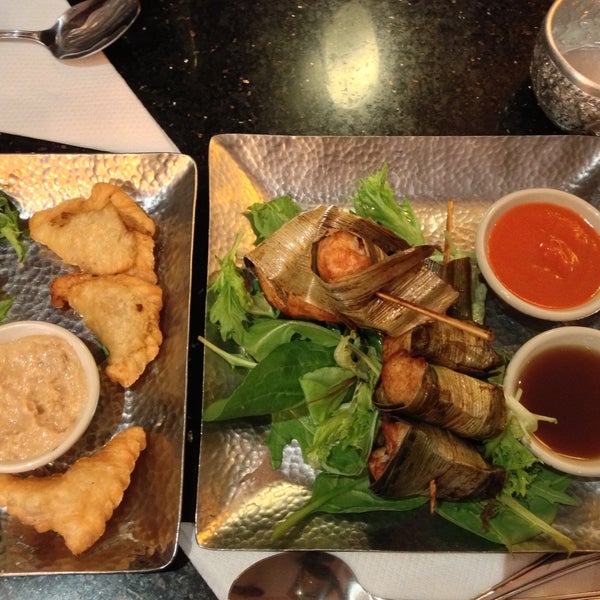 รูปภาพถ่ายที่ Ghin Khao Thai Food โดย Melly T. เมื่อ 4/20/2013