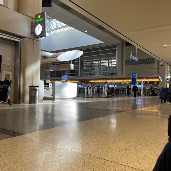 QANTAS Check In Counter West Los Angeles 2 tips