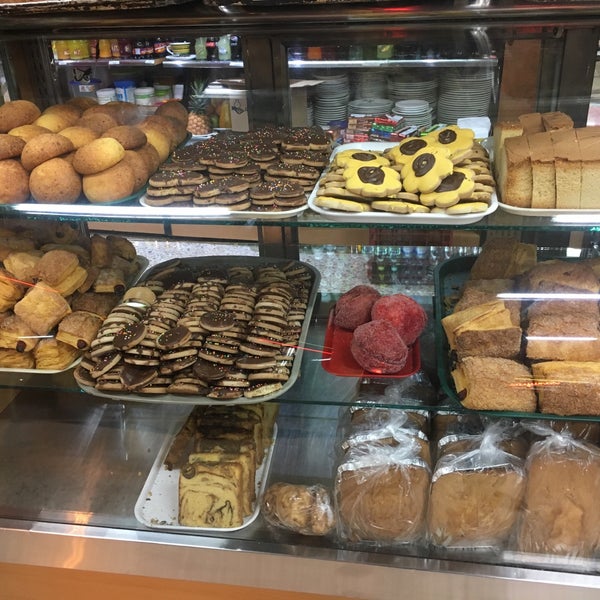 Panaderia Y Cafeteria Los Cristales.