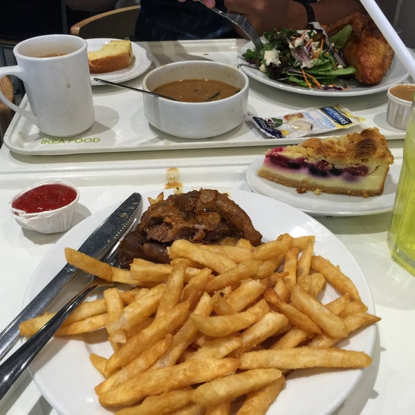 6/2/2015にJilsen M.がIKEA Restaurant &amp; Caféで撮った写真