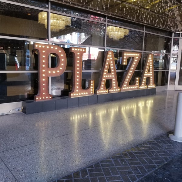รูปภาพถ่ายที่ Plaza Hotel &amp; Casino โดย Carter T. เมื่อ 9/30/2019