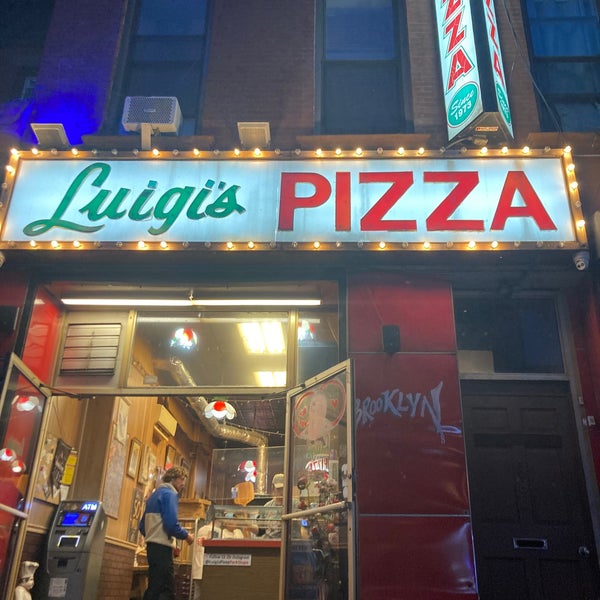 รูปภาพถ่ายที่ Luigi&#39;s Pizza โดย Alex R. เมื่อ 3/31/2024