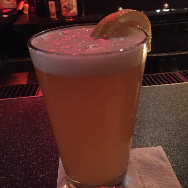 great happy hour 4-7, great bartender, lemon on the draft blue moon