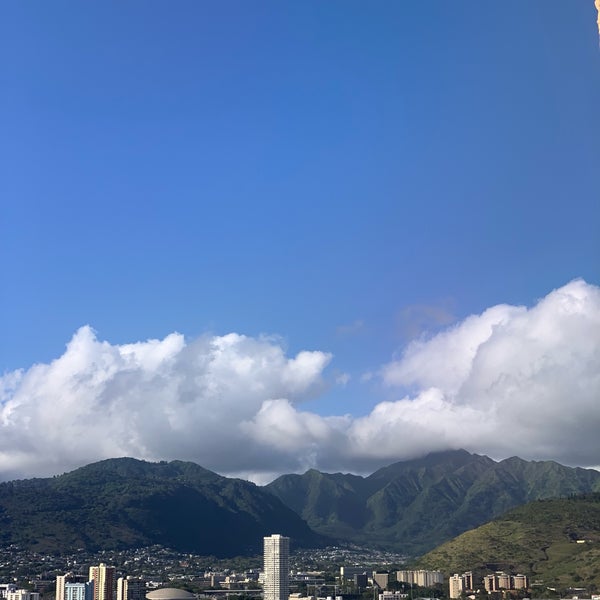 Снимок сделан в Hilton Waikiki Beach пользователем Ben 4/18/2019