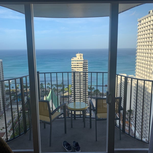 Снимок сделан в Hilton Waikiki Beach пользователем Ben 4/18/2019