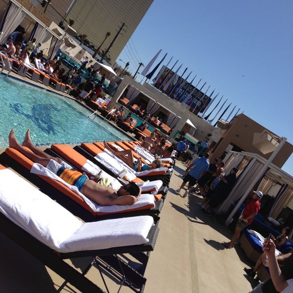 4/18/2013 tarihinde Greg S.ziyaretçi tarafından Sapphire Pool &amp; Dayclub Las Vegas'de çekilen fotoğraf