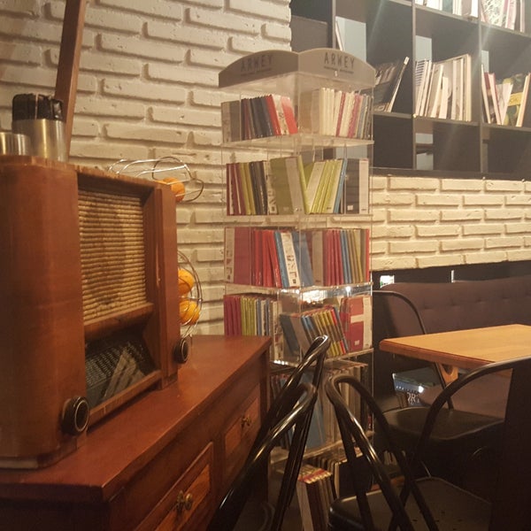 5/21/2018にTC Murat D.がTasarım Bookshop Cafeで撮った写真