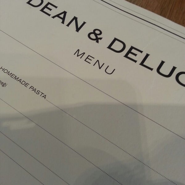 รูปภาพถ่ายที่ Dean &amp; Deluca โดย elias เมื่อ 4/13/2013