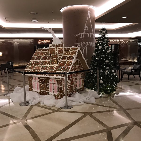 Photo taken at Frankfurt Marriott Hotel by Oliver R. on 12/4/2018