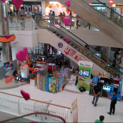 รูปภาพถ่ายที่ Plaza Kalibata (Kalibata Mall) โดย Ariel S. เมื่อ 2/15/2013