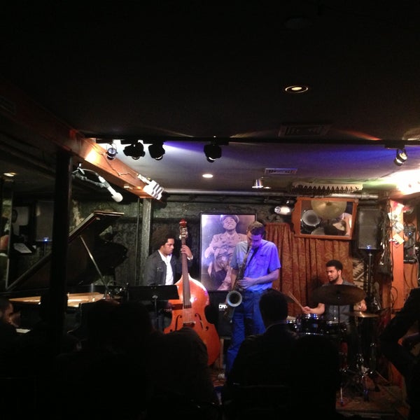 Photo taken at Smalls Jazz Club by Snezhanna A. on 5/7/2013