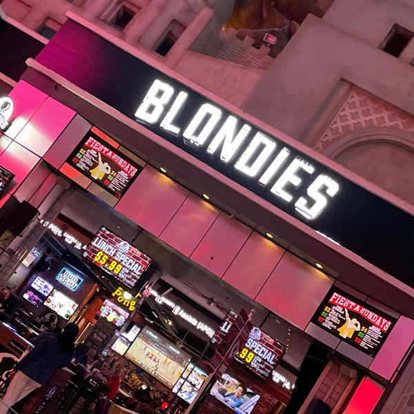 Снимок сделан в Blondies Sports Bar &amp; Grill пользователем Jim 2/25/2021