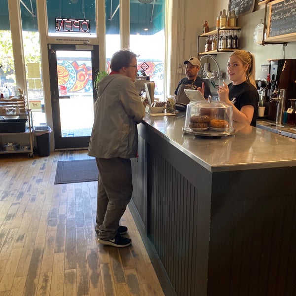 10/5/2019 tarihinde Michael A.ziyaretçi tarafından Brewed Cafe and Pub'de çekilen fotoğraf