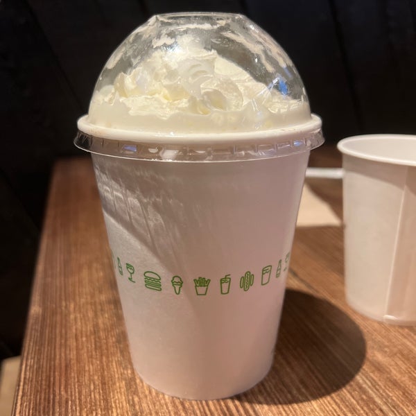 Photo taken at Shake Shack by Michael A. on 3/13/2022