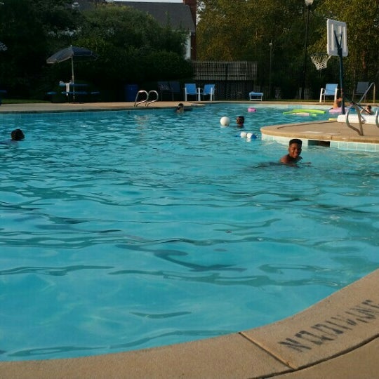 lakeridge pool