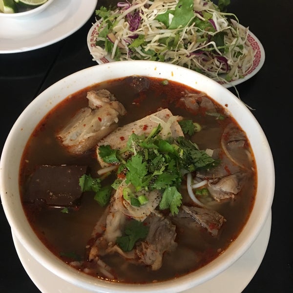 5/25/2018 tarihinde Kevin H.ziyaretçi tarafından Cafe Hoang'de çekilen fotoğraf
