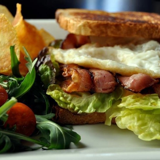 Club sandwich with egg