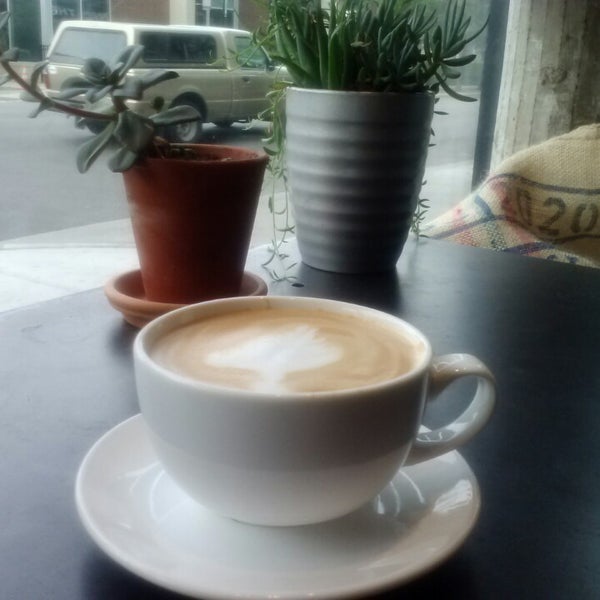 6/17/2013 tarihinde Susan S.ziyaretçi tarafından Sol Café'de çekilen fotoğraf