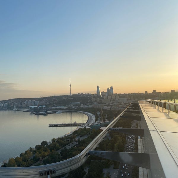 รูปภาพถ่ายที่ Hilton Baku โดย τ  υ ♐︎ เมื่อ 9/8/2022