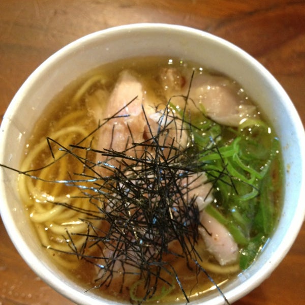 4/2/2013 tarihinde Edward F.ziyaretçi tarafından Yuji Ramen Kitchen'de çekilen fotoğraf