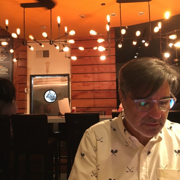 8/16/2017에 SEAN H.님이 Village Burger Bar에서 찍은 사진