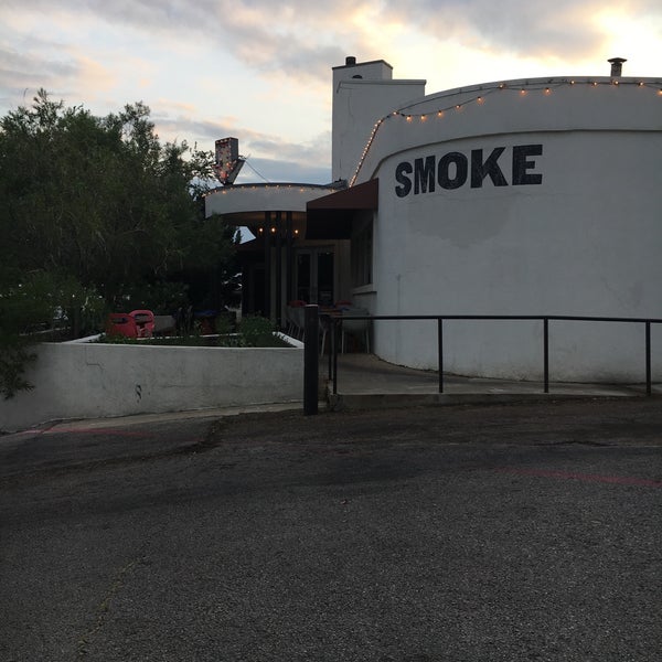 Foto tirada no(a) Smoke por SEAN H. em 5/17/2017