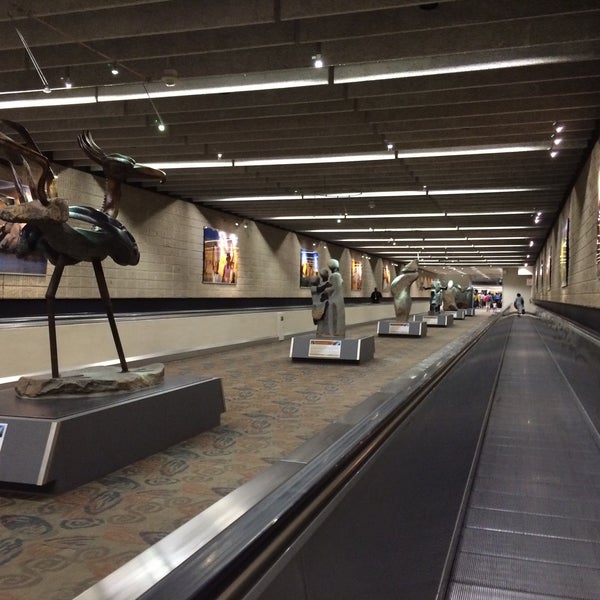 Photo taken at Hartsfield-Jackson Atlanta International Airport (ATL) by SEAN H. on 4/14/2015