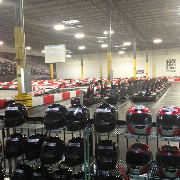 Foto tirada no(a) Autobahn Indoor Speedway &amp; Events por Brad L. em 7/12/2013