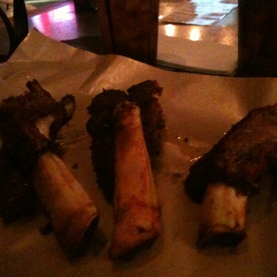 11/18/2012 tarihinde OC Food D.ziyaretçi tarafından Brazen BBQ Smokehouse &amp; Bar'de çekilen fotoğraf