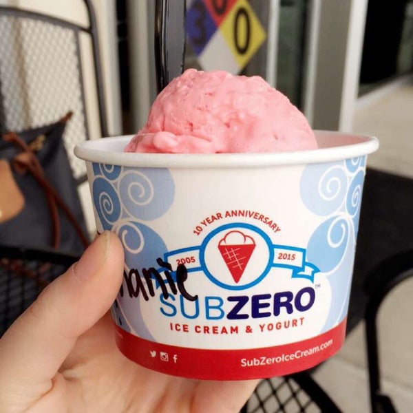 3/26/2016 tarihinde Stefanie C.ziyaretçi tarafından Sub Zero Nitrogen Ice Cream'de çekilen fotoğraf