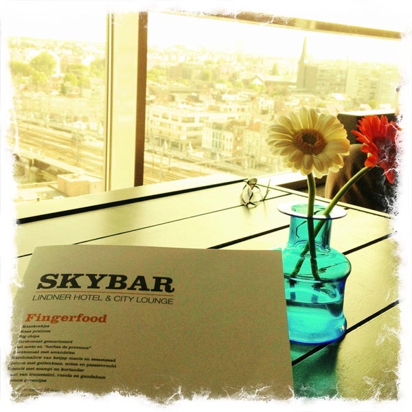 รูปภาพถ่ายที่ Skybar โดย Nathalie M. เมื่อ 7/8/2013