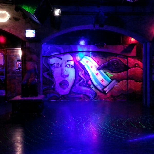 รูปภาพถ่ายที่ Neo Nightclub โดย Brian &quot;AKA Mad Tinker 2&quot; D. เมื่อ 4/15/2013