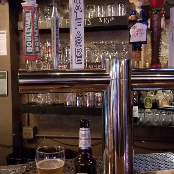 Foto tirada no(a) Craft Beer Bar por Brian &quot;AKA Mad Tinker 2&quot; D. em 3/14/2019