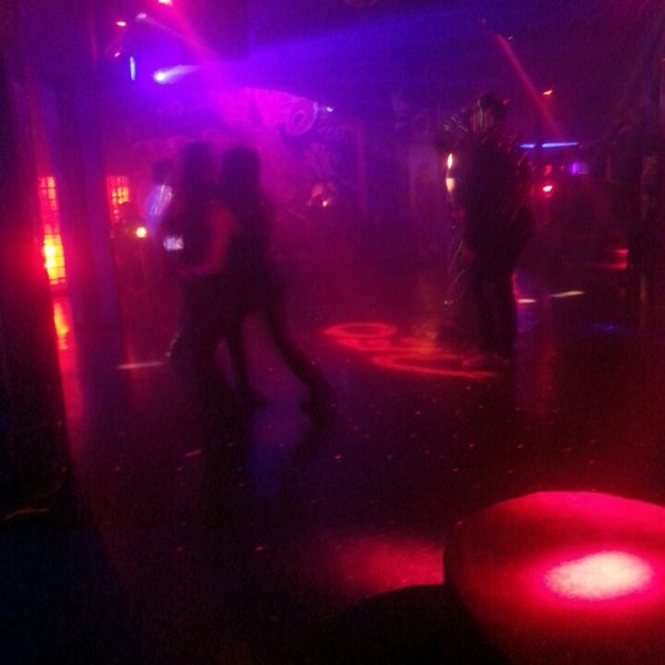 Снимок сделан в Neo Nightclub пользователем Brian &quot;AKA Mad Tinker 2&quot; D. 4/13/2013