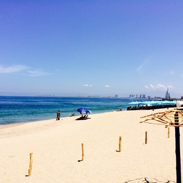 Foto tirada no(a) Vallarta Shores por Jonas S. em 5/4/2014