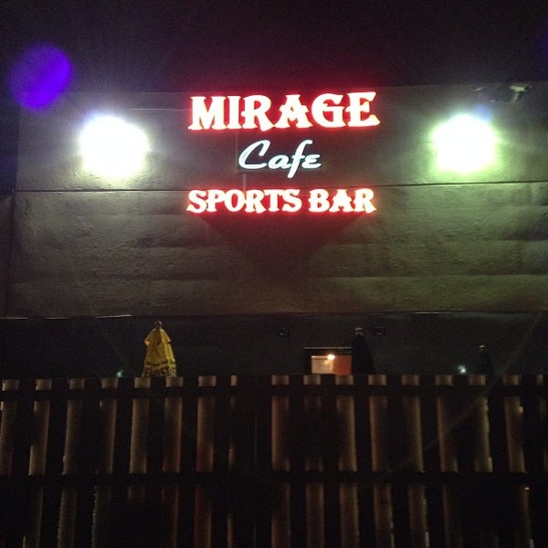 Photo prise au Mirage Cafe &amp; Sports Bar par Rich H. le1/18/2014