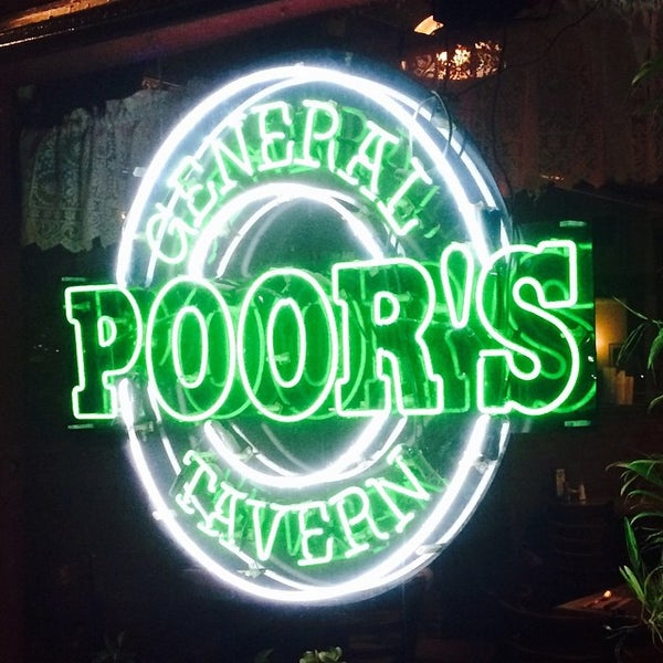 Foto tirada no(a) General Poor&#39;s Tavern por Rich H. em 5/12/2015
