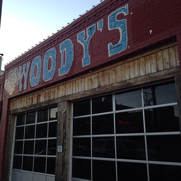 Снимок сделан в Woody&#39;s Corner Bar пользователем Rich H. 1/23/2014