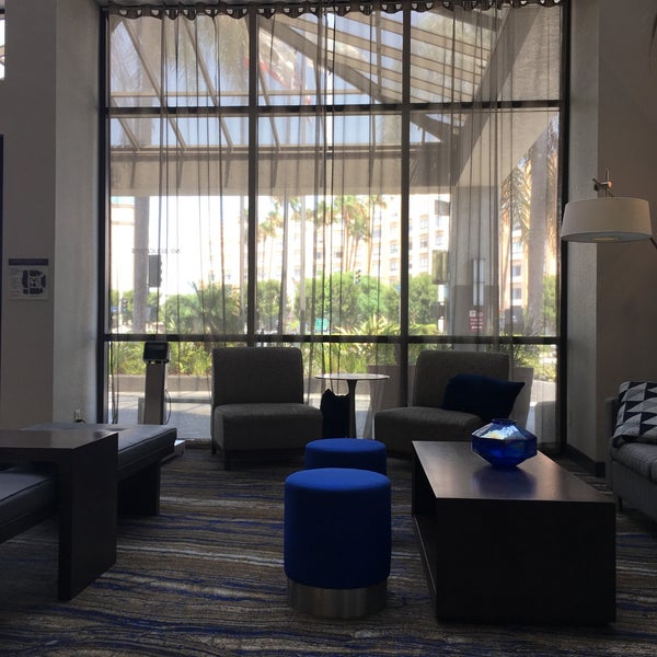 8/2/2018 tarihinde Aaron M.ziyaretçi tarafından Embassy Suites by Hilton'de çekilen fotoğraf