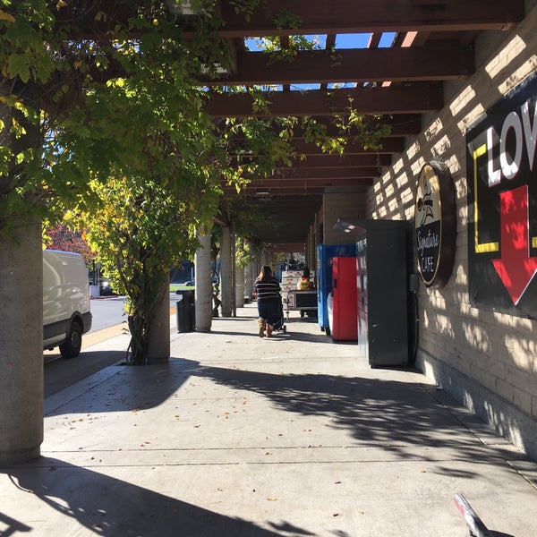 Safeway Grocery Store in Mill Valley